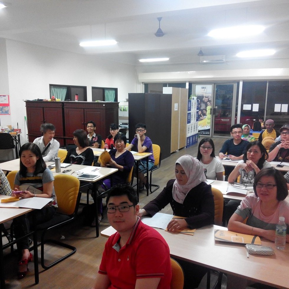 SOLS 24/7 - Students from various backgrounds in night classes